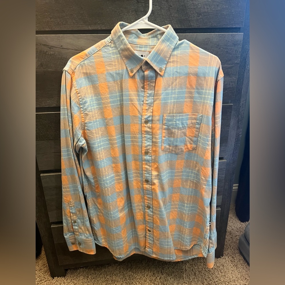 No Nationality NNO7 button up size large.